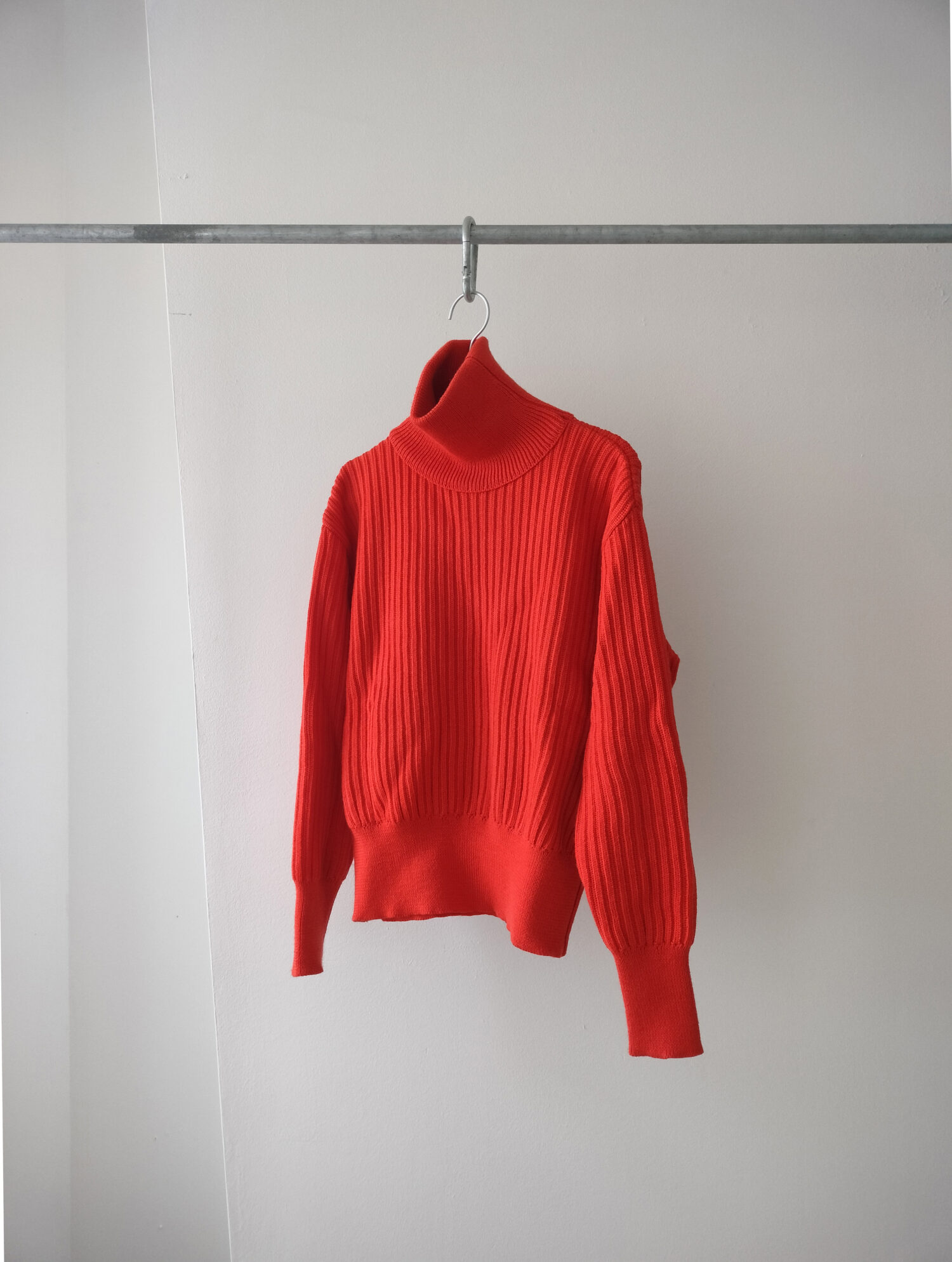 UNISEX FUNNEL NECK SWEATER RED