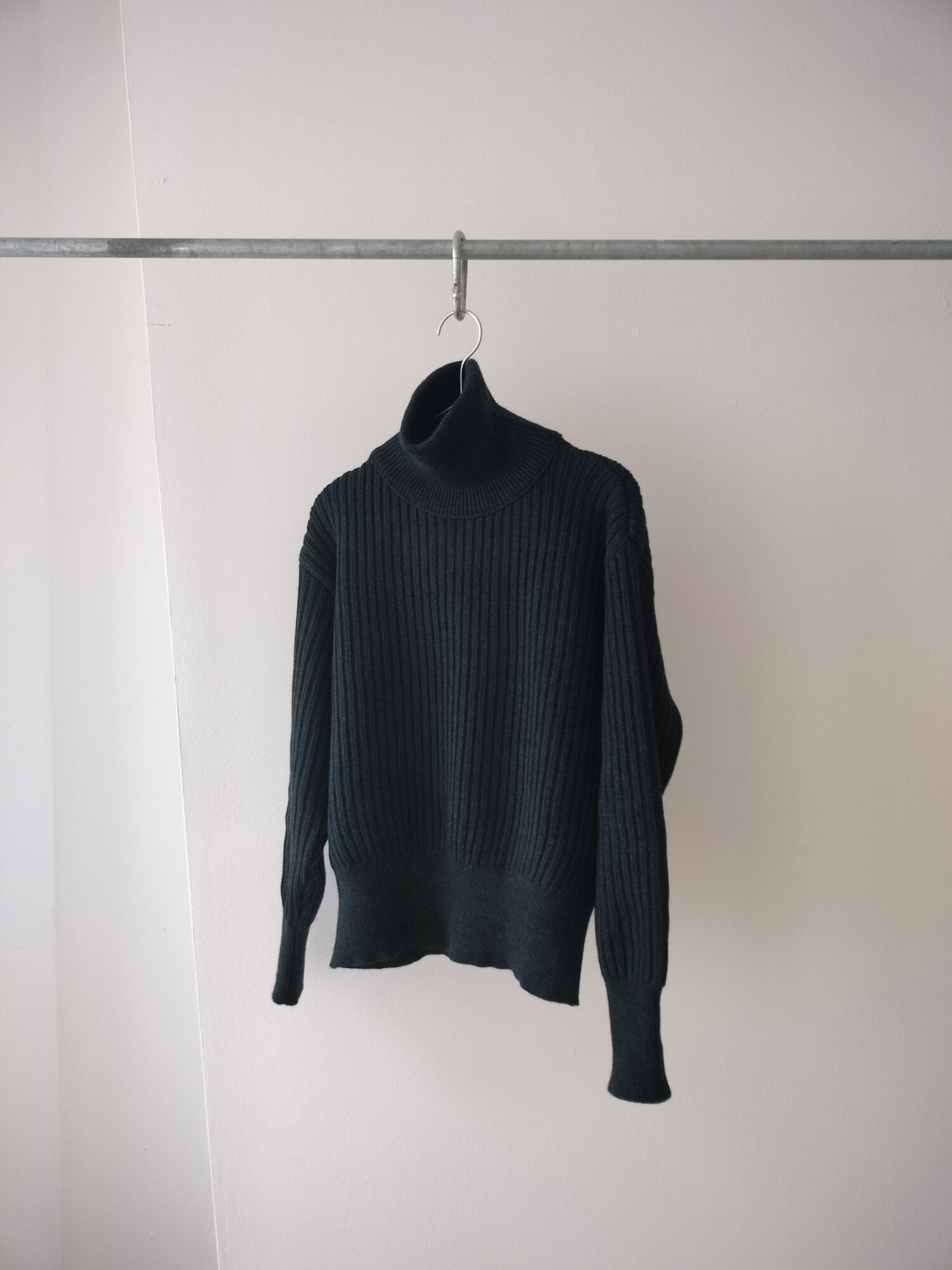 UNISEX FUNNEL NECK SWEATER NAVY